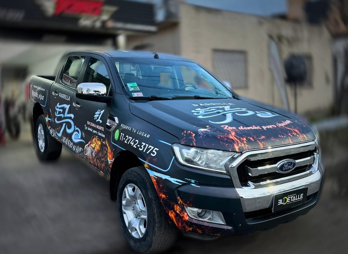 Ford Ranger con gráfica vehicular de Parrilla El Pa